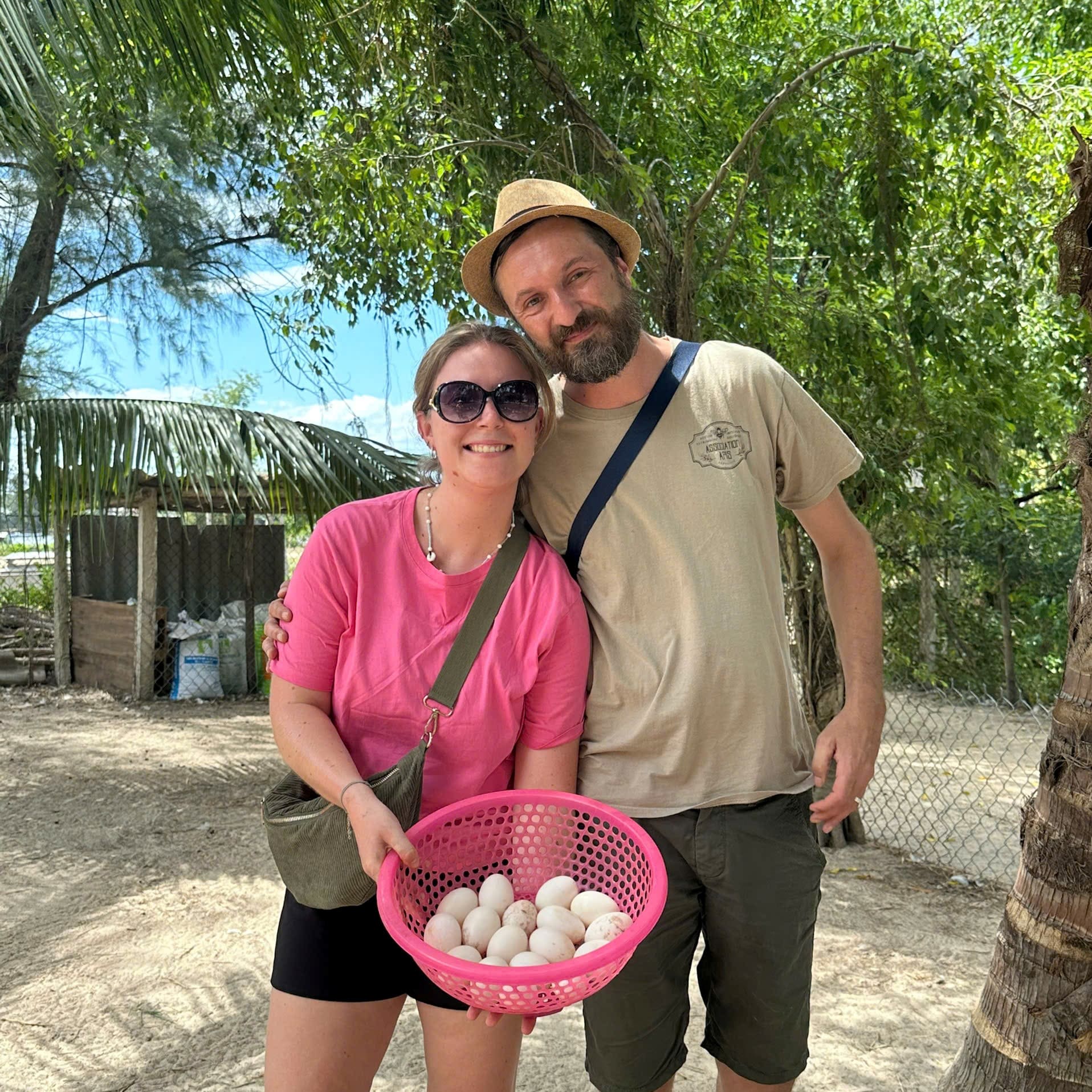 Home duck farm hoi an collect duck eggs